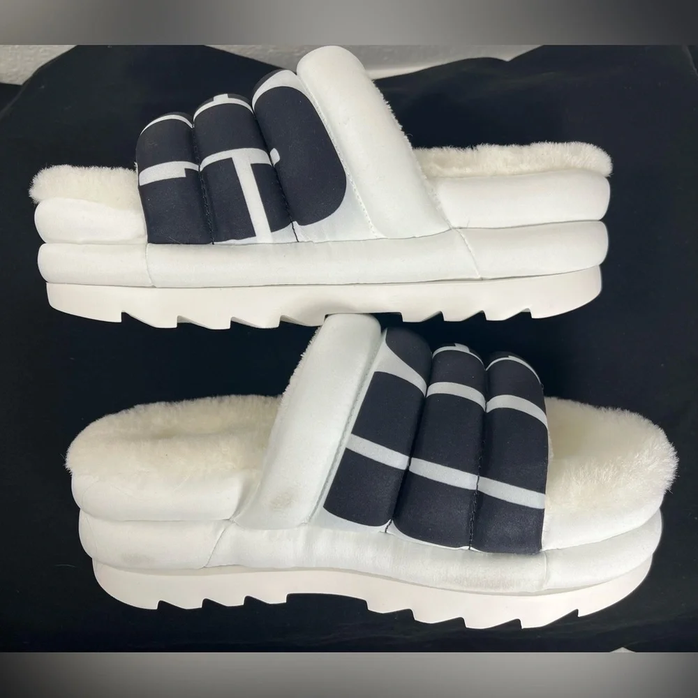 UGG Maxi Slide Logo Shoes / Slides / Platforms - White & Black - Women’s Size 7 - Picture 5 of 14